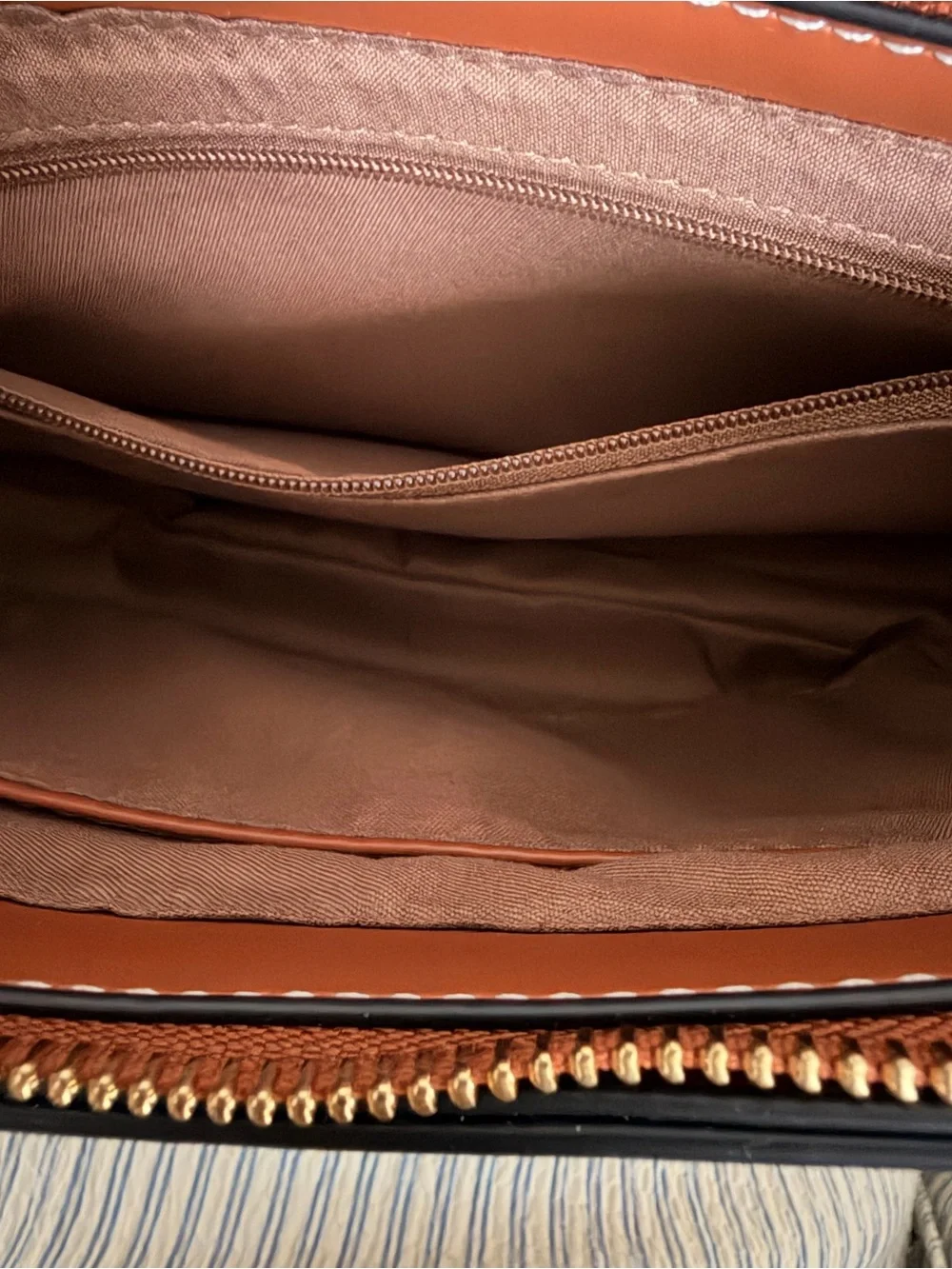 Women's Classic Shoulder Bag in Cognac